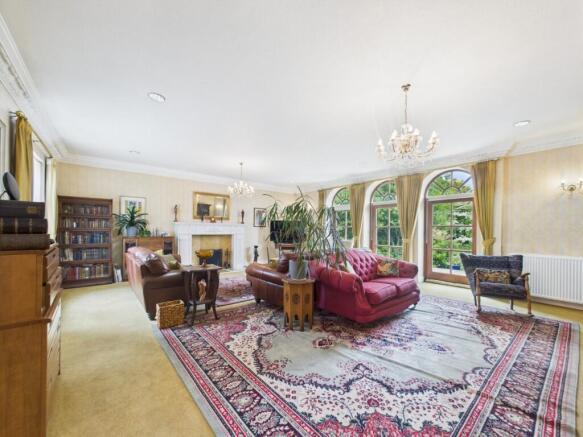 5 bed Detached for sale Image 11