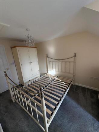 3 bed Town House to rent Image 4