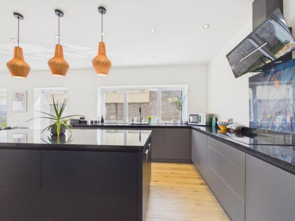 Kitchen & Dining