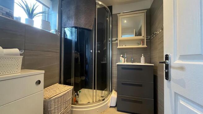 3 bed House to rent Image 8