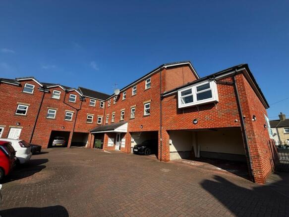 2 bed Apartment to rent in garforth