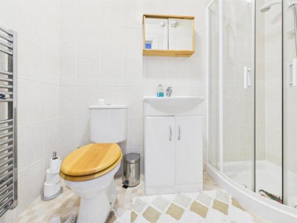 2 bed Flat for sale Image 8