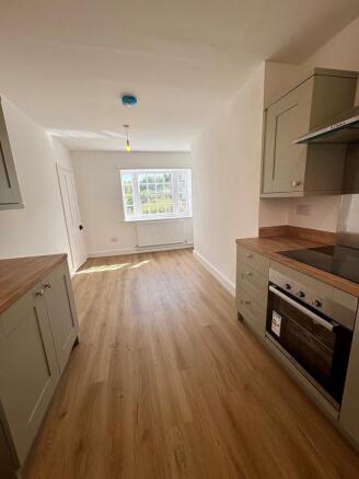 3 bed Terraced to rent Image 3