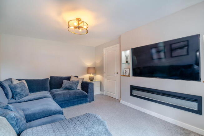 4 bed Semi-Detached for sale Image 4