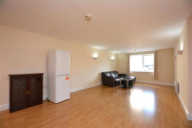 2 bed Apartment to rent Image 4