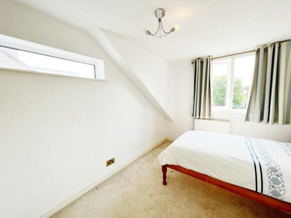 Bedroom 2 pic 1.jpg