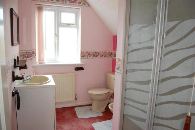 EN SUITE SHOWER ROOM