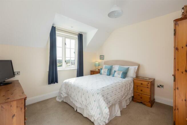 Thornton View 8 Bedroom 3-1.jpg