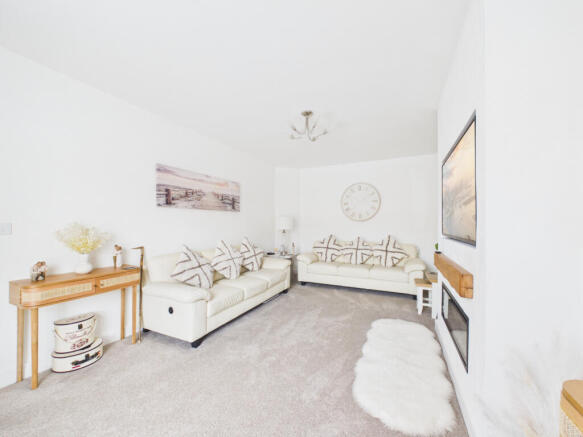 4 bed Detached for sale Image 4