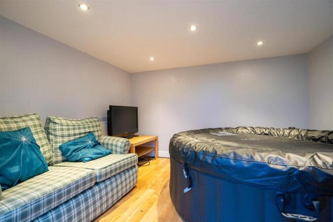 3 bed Semi-Detached for sale Image 10