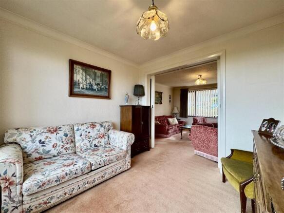 4 bed Detached Bungalow for sale Image 8