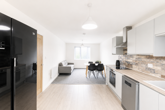 2 bed Apartment to rent Image 12