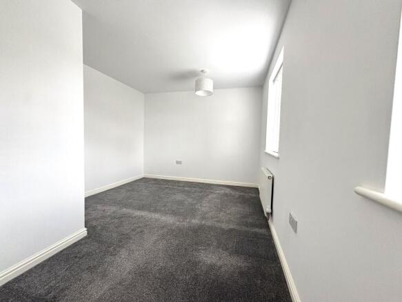 4 bed Detached to rent Image 6