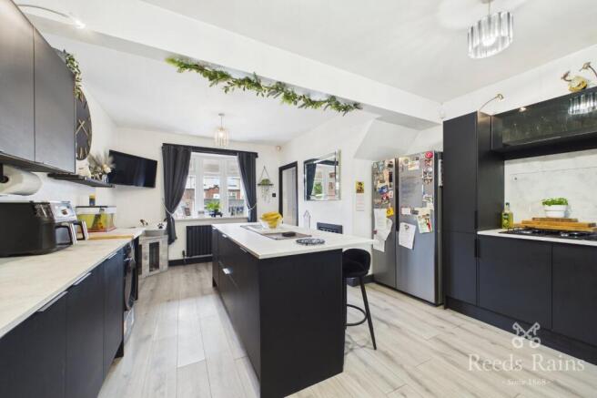 3 bed Semi-Detached for sale Image 4