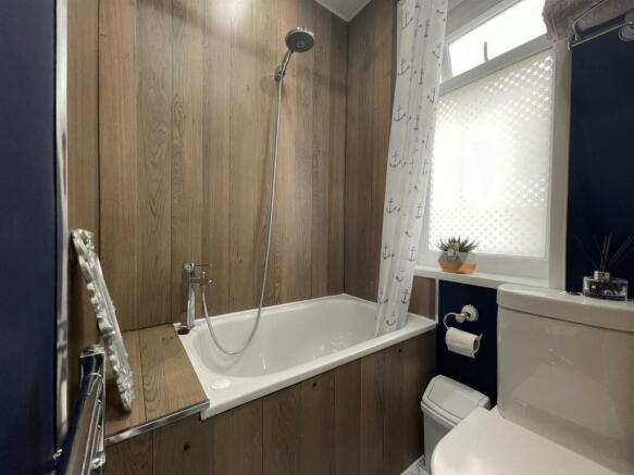 Ferrers Road - Downstairs Bathroom...jpg