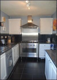 FITTED KITCHEN