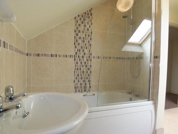 2 bed Flat to rent Image 11