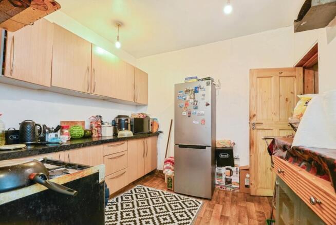 4 bed Flat for sale Image 8