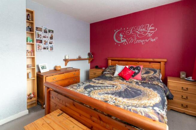 bed1.jpg