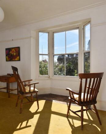 Reception room/bedroom