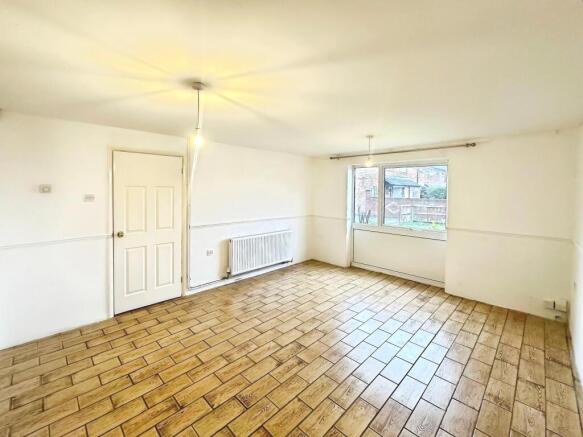 Peregrine Road, Lewsey Farm, Luton, LU4 photo 4