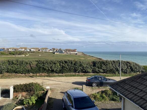 5-bed house on Rowe Avenue, Peacehaven, £450,000