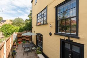 32b, Elm Hill, Norwich NR3 1HG
