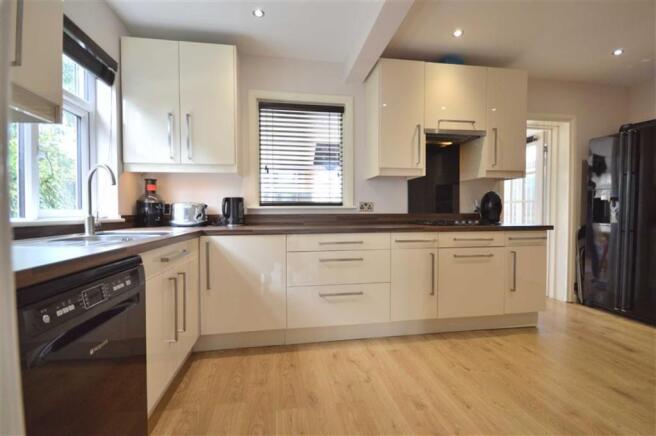 KITCHEN/BREAKFAST RO