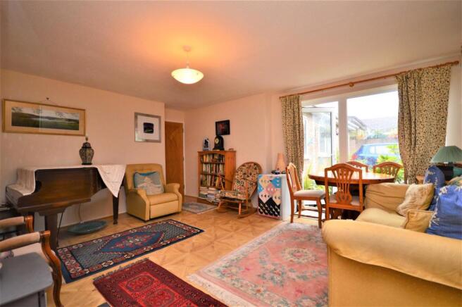 Lounge 3 Crossways.JPG
