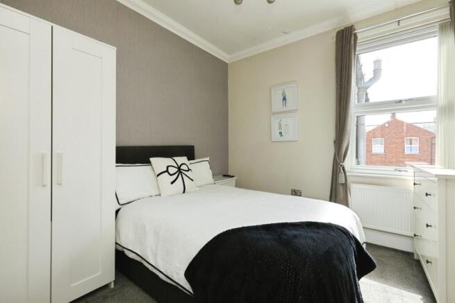 3 bed Terraced for sale Image 10