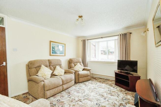Cumberland Drive, Royton, Oldham, Greater Manchester, OL2 photo 4