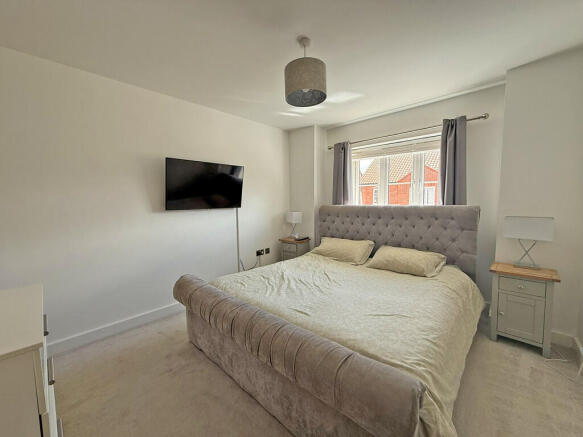 3 bed Semi-Detached for sale Image 8