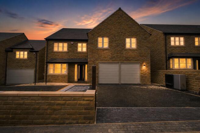 5 bed Detached for sale Image 9