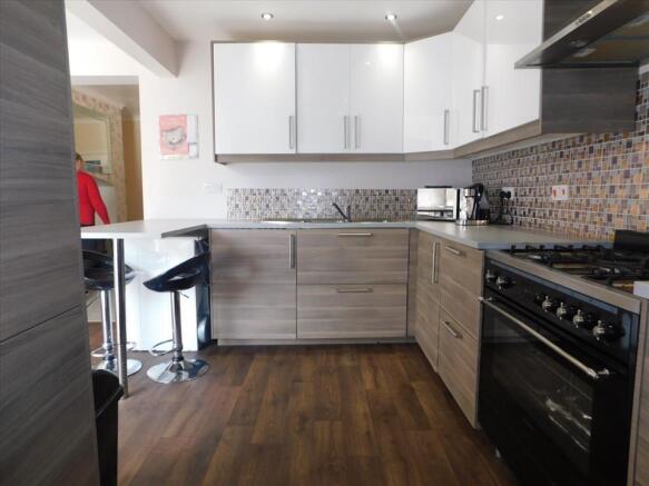 KITCHEN/BREAKFAST ROOM