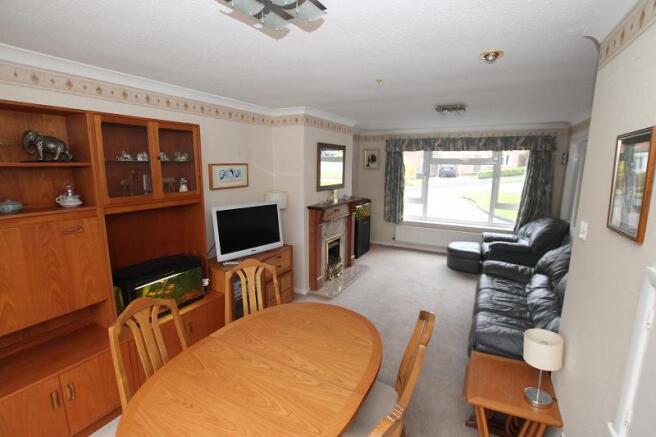 Lounge/Dining Room