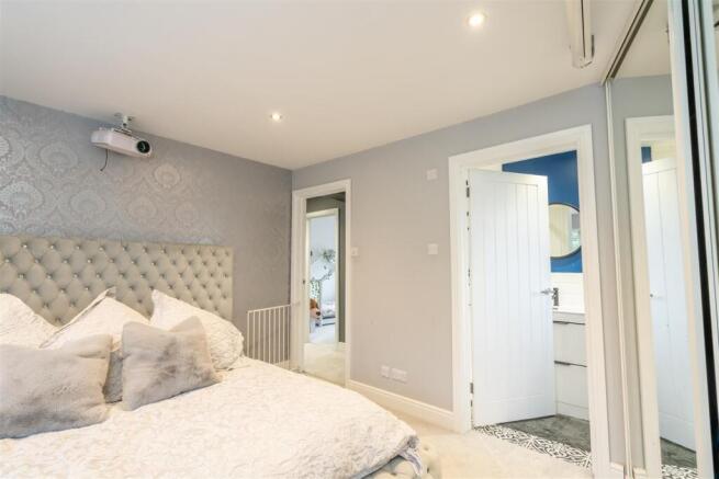 Bedroom 1 (2).jpg