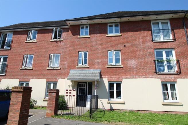 1-bed flat on Barley Leaze, Chippenham, £157,000