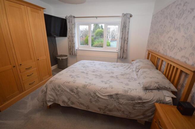 BEDROOM 2