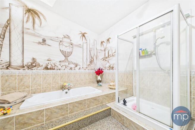 3 bed Flat for sale Image 11