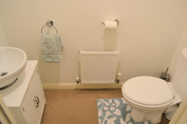 GUEST CLOAKROOM