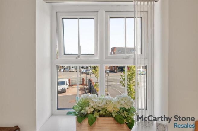 8689857-interior22.jpg
