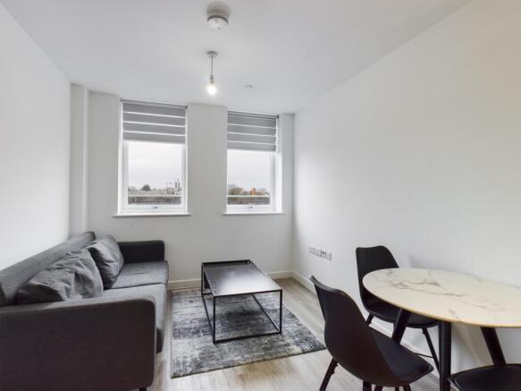 CAM00868P1-PR0102-STILL03