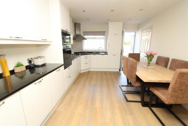 3 bed Detached for sale Image 6