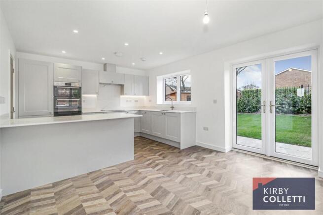 KITCHEN/DINING ROOM