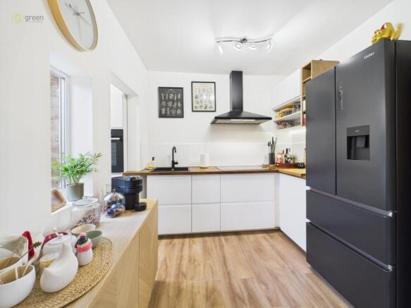 cam01698g0pr0138still019