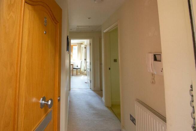 Hickmans Court 8 -Hallway.jpg