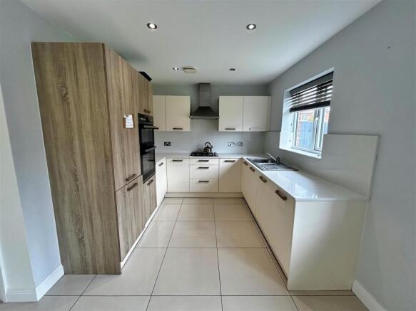 kitchen..jpg
