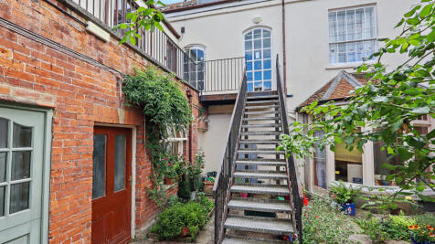 St. Georges Court, Glastonbury