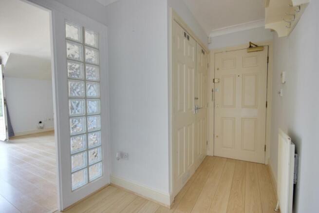 2 bed Flat for sale Image 5