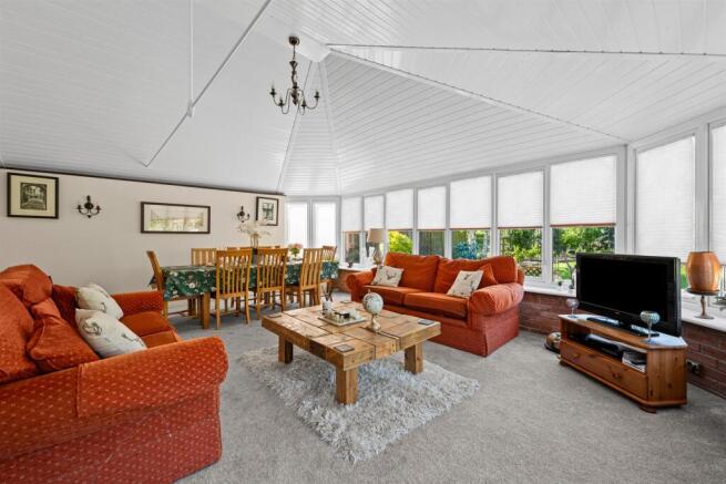 4 Orchard Close-11.jpg